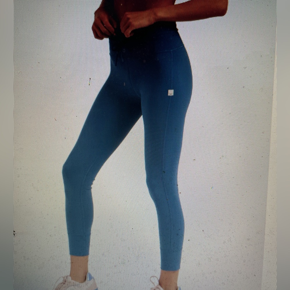 Vuori Daily Legging in Pool Blue